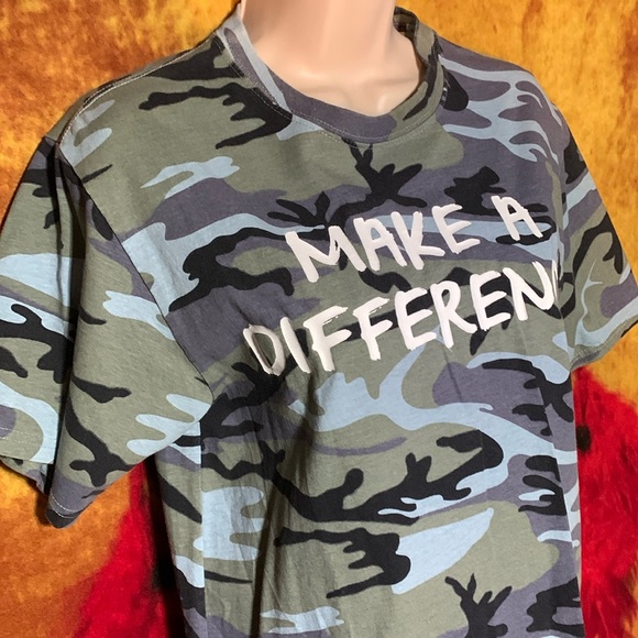 YIW-women’s blue/gray camo ‘MAKE A DIFFERENCE’ short sleeve graphic tee-shirt - Picture 4 of 9